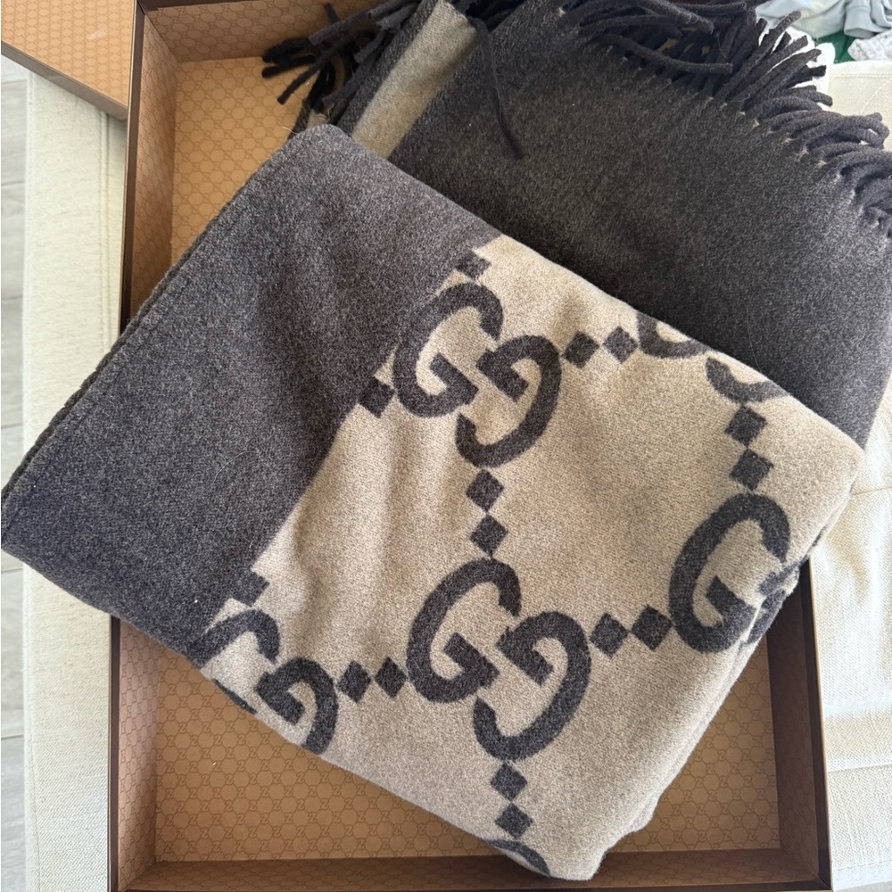 Gucci GG Supreme Throw Blanket